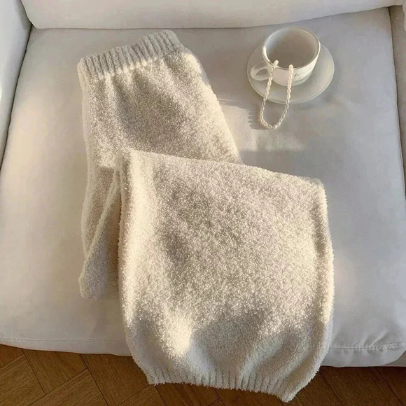 White Casual Women's Comfy Fuzzy Sweater Pant With Pockets - Picture 5 of 6